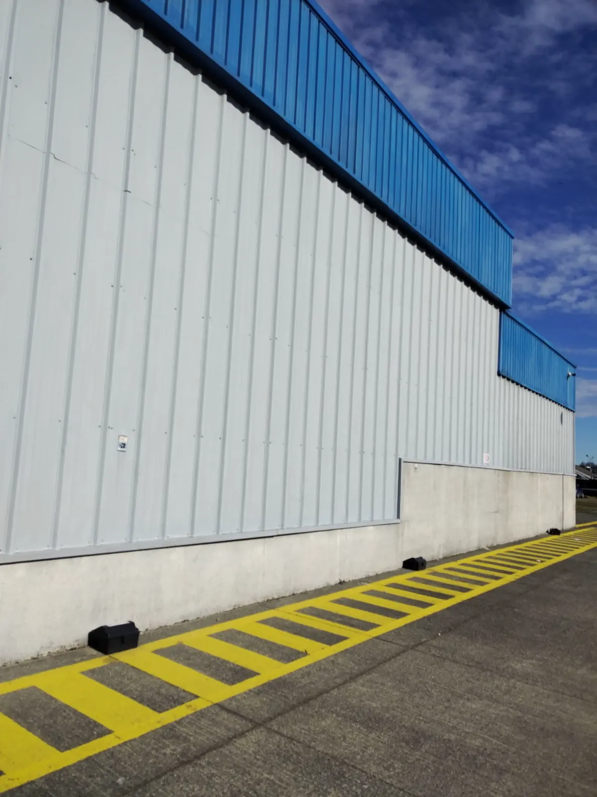 Fabricación e instalación de una celosía.