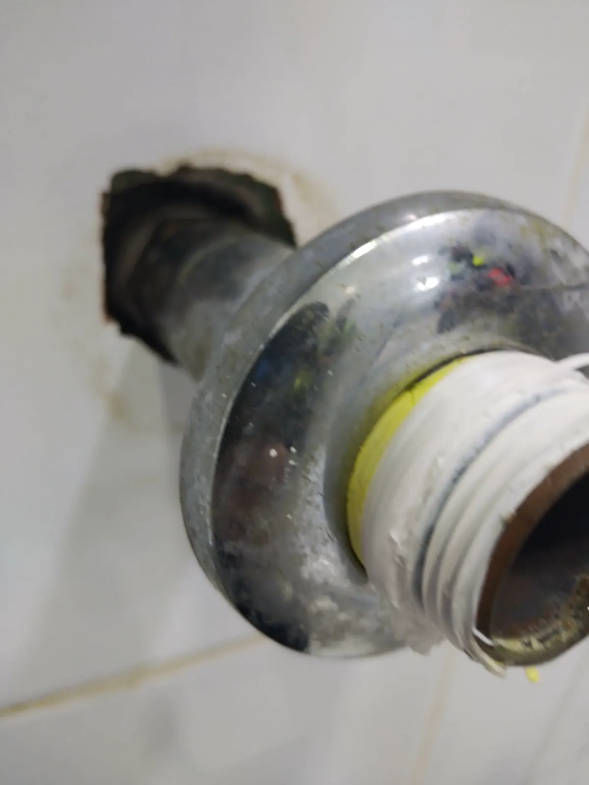 Cambio y mantenimiento de un fluxómetro.