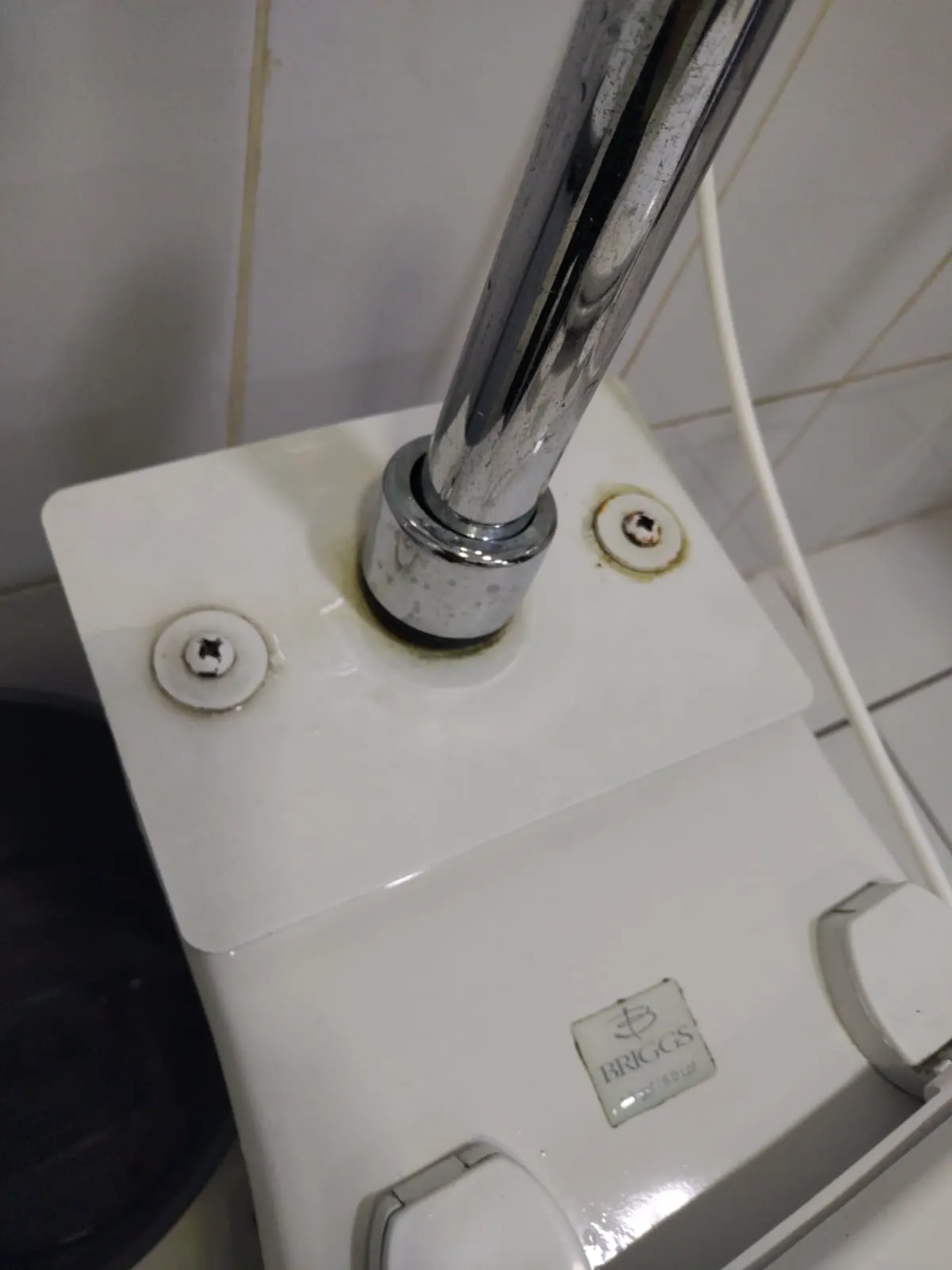 Cambio y mantenimiento de un fluxómetro.