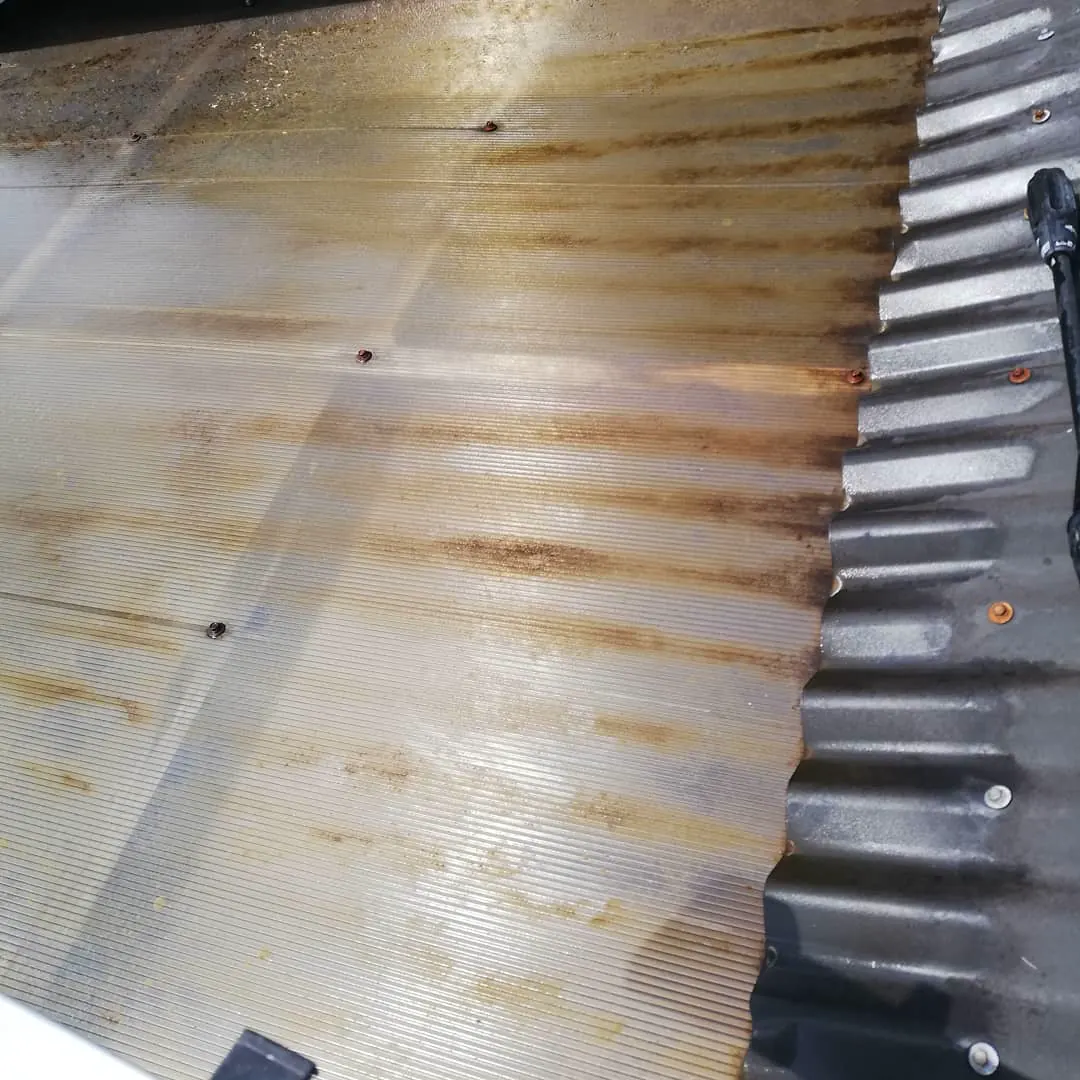Trabajo de hidrolavado de una fachada.