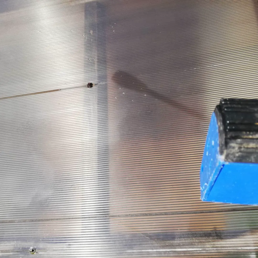 Trabajo de hidrolavado de una fachada.