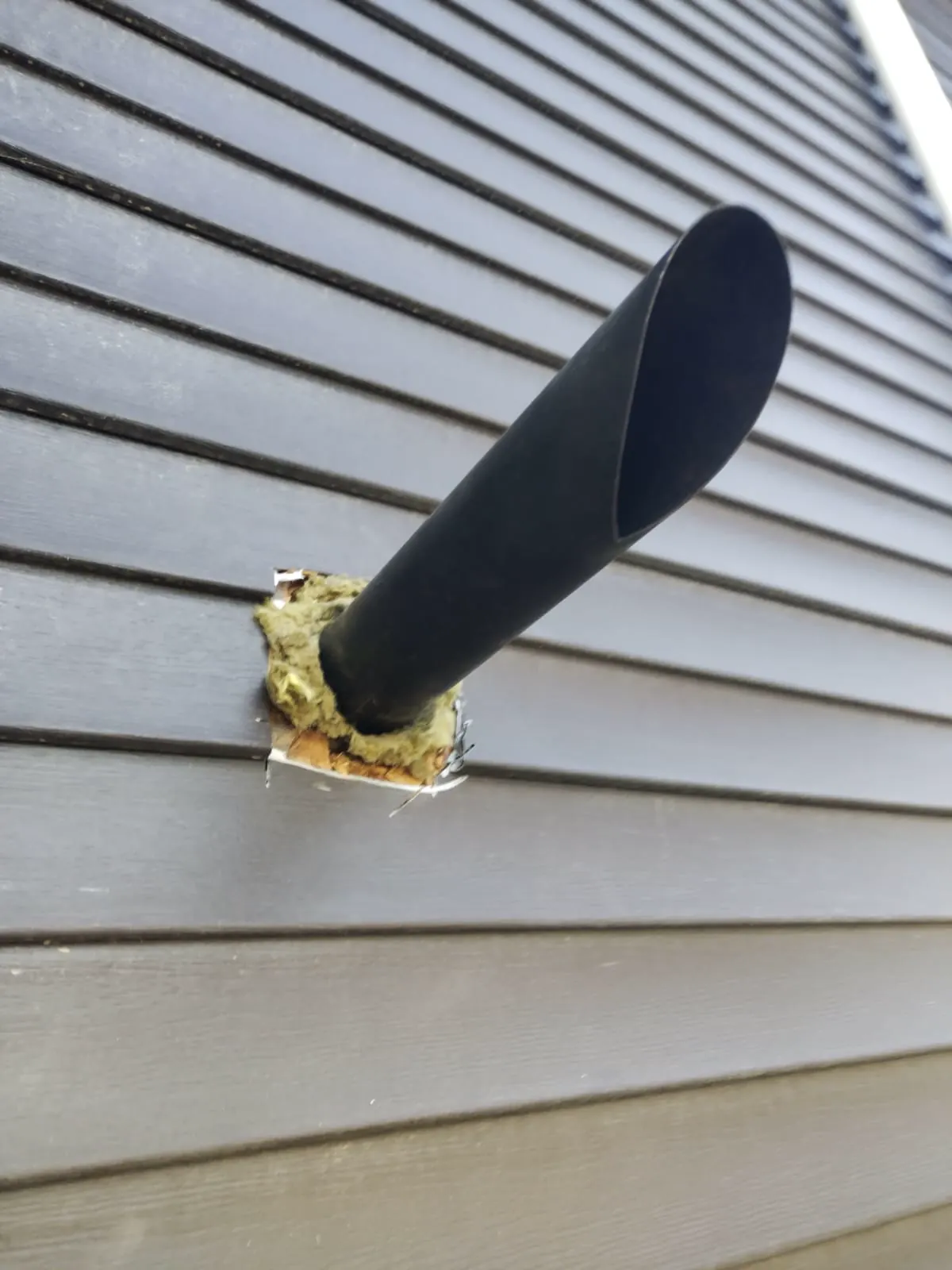 Instalación de una estufa a pellet.