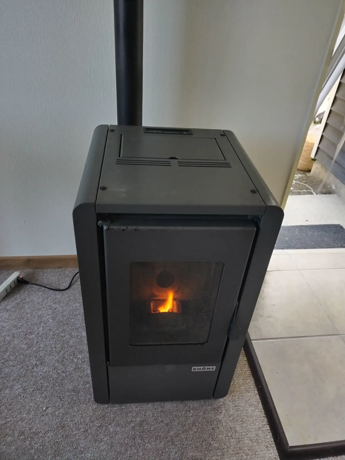 Instalación de una estufa a pellet.